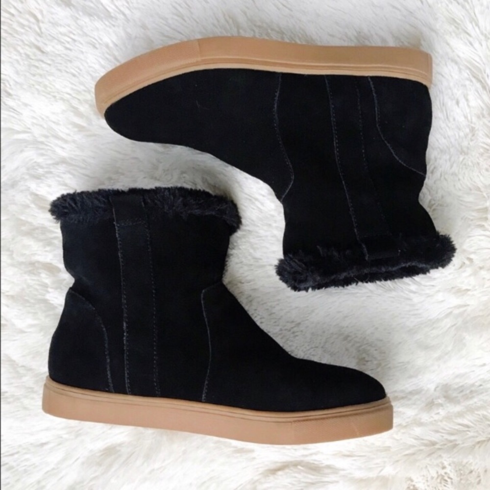 Steve Madden 7.5 furry boots